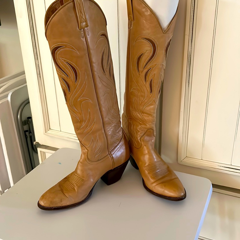 Gentle worn, VERY comfortable. 17”